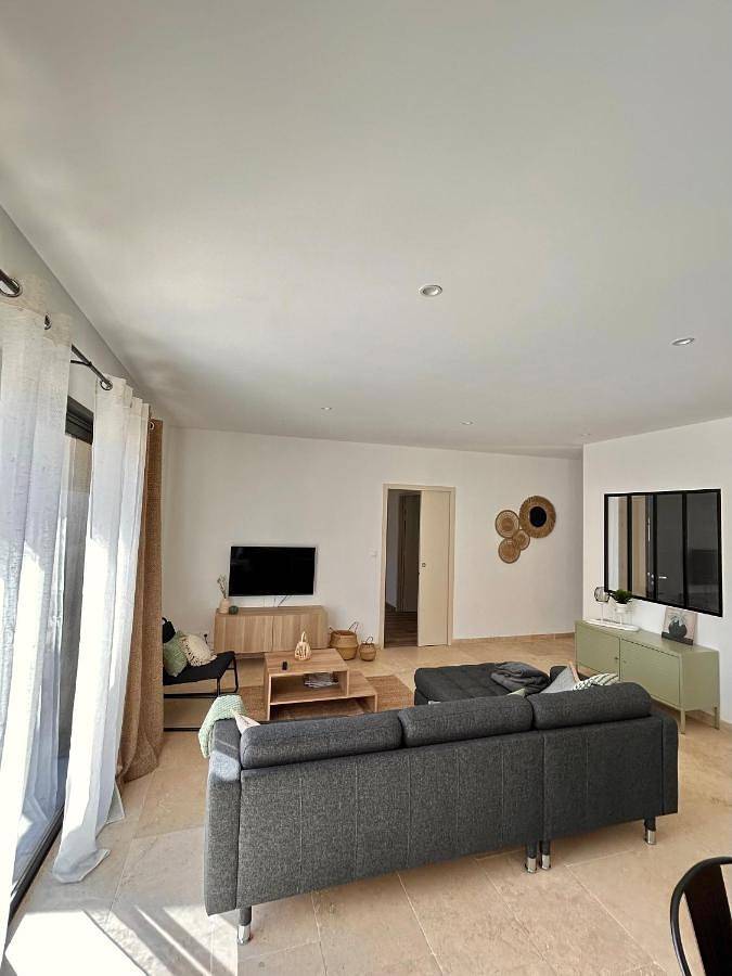 Location de vacances pour 6 personnes, avec jardin ainsi que terrasse et piscine à Mollégès - 3