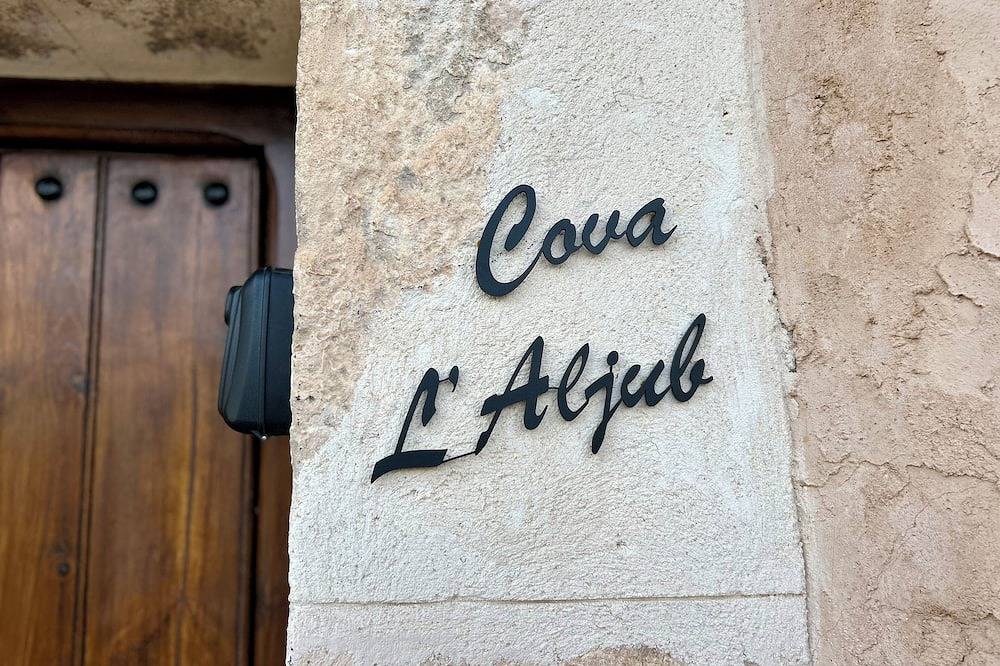 Cova L'Aljub in Bocairente, Provincia de Valencia