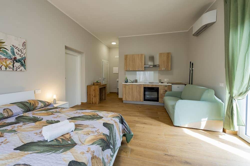 Entire apartment, Guesthost - Cozy Balcony Flat X3 near the Sea in Francavilla al Mare, Chieti Province
