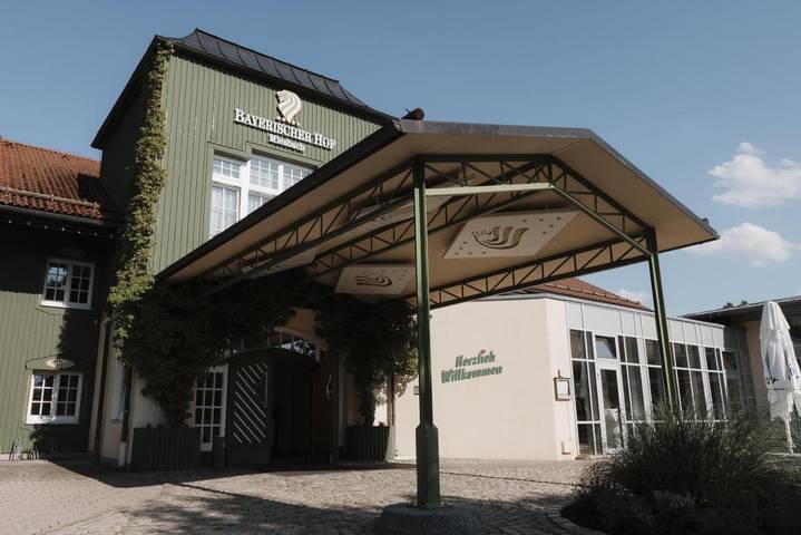 Hotel für 10 Personen, mit Terrasse und Garten sowie Sauna in Miesbach - 3