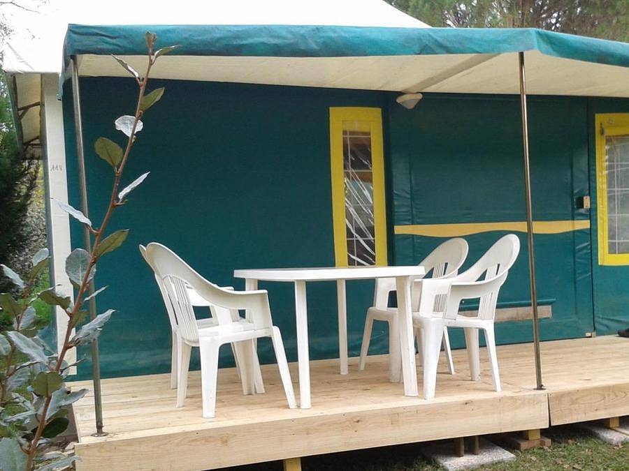 Camping Les Catalpas - Bungalow de lona 4 personas - B 15 Bungalow de lona de 2 dormitorios (sin baños) in Fumel, Quercy