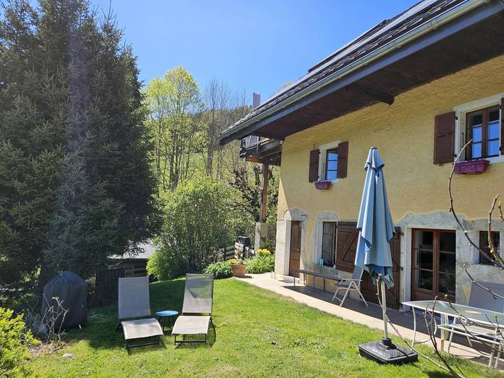 Gîte pour 2 personnes, avec jardin et terrasse à Les Déserts