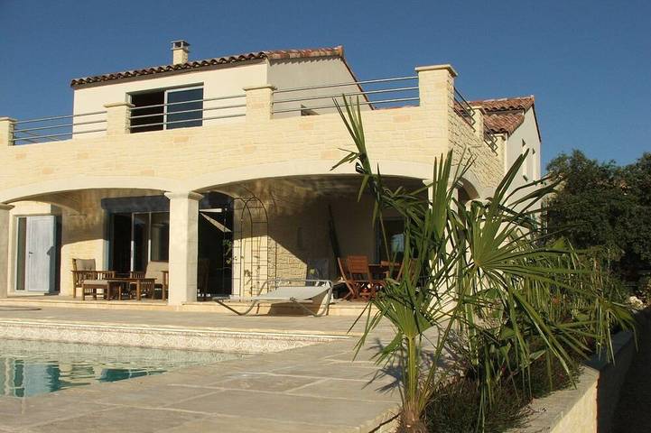 Gîte pour 7 personnes, avec Terrasse ainsi que Jardin et Piscine