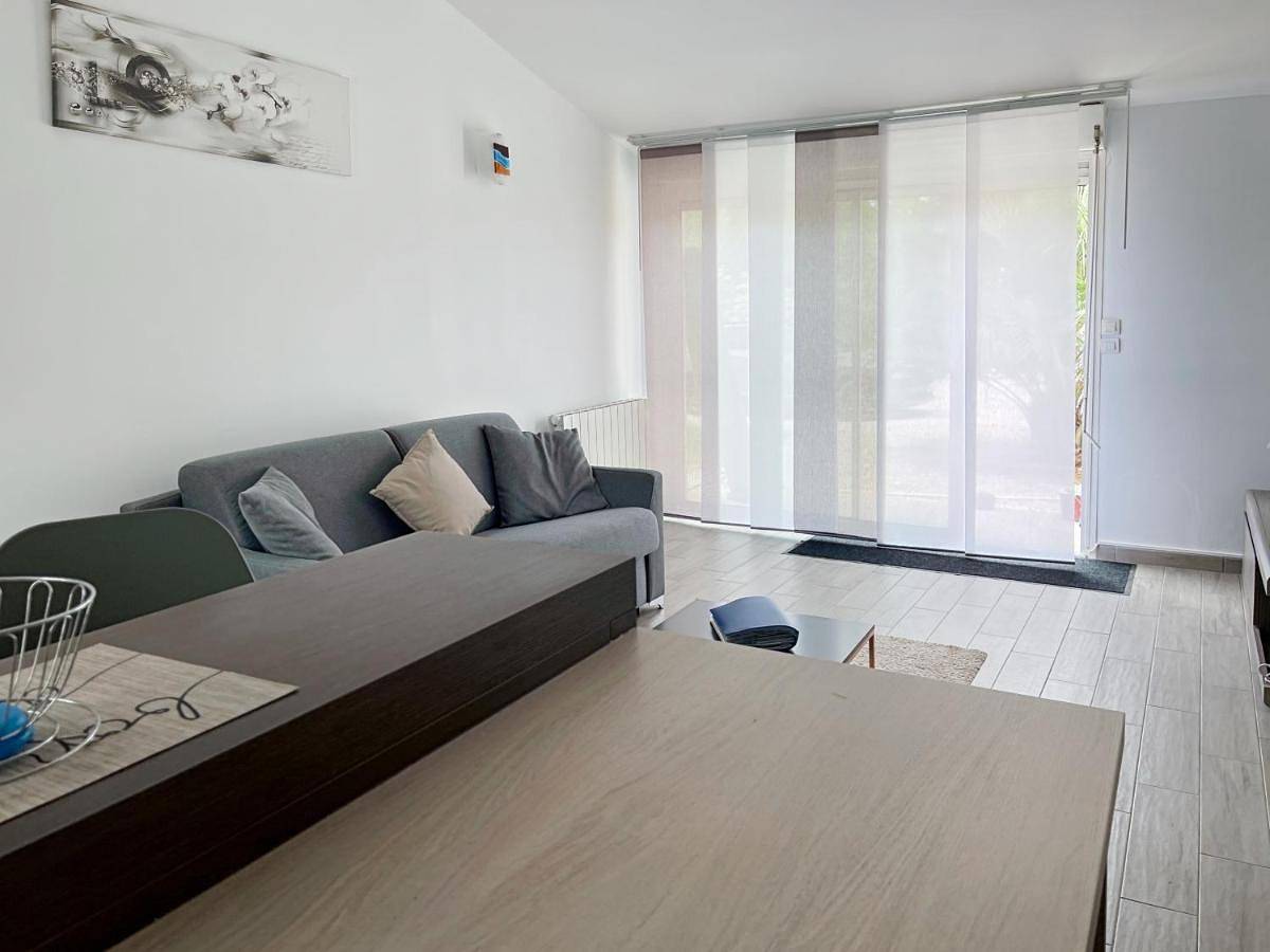 Appartement entier, Appartement situé dans une propriété privée avec terrasse équipée avec plancha proche du lac de saint Cassien in Montauroux, Côte méditerranéenne (France)