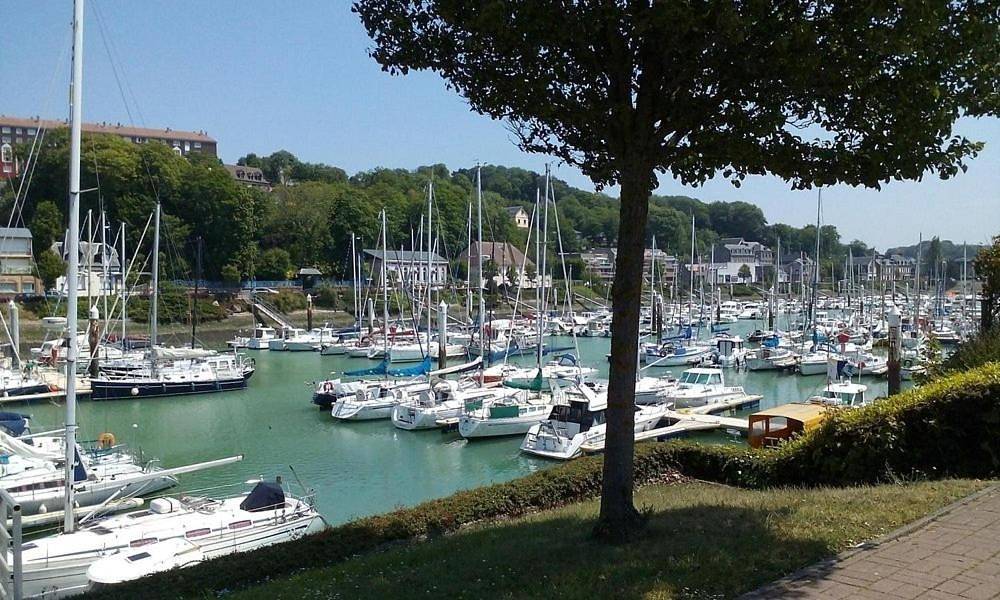 Appartement entier, One-Bedroom Apartment in Saint-Valery-en-Caux, Région de Dieppe