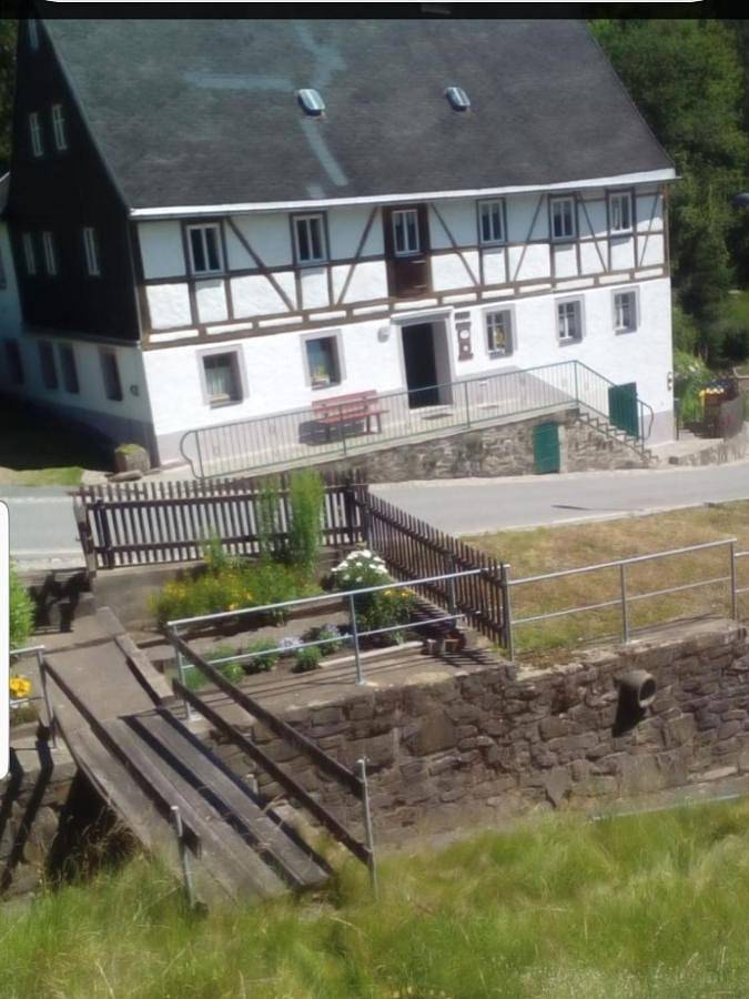 Ferienwohnung, mit Terrasse und Garten sowie Ausblick in Grünhainichen - 4