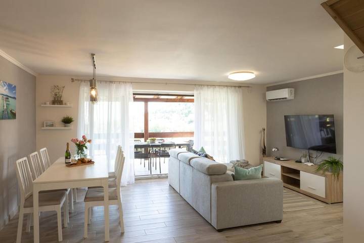 Location de vacances pour 2 personnes, avec Balcon et Terrasse ainsi que Jardin et Vue sur le lac à Szigliget - 3