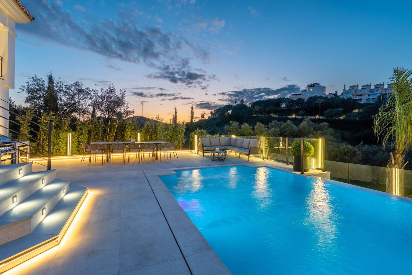 Luxury Villa|6 Bed|Sauna| Heated Pool|Gym|Hammam in Marbella Oost, Marbella