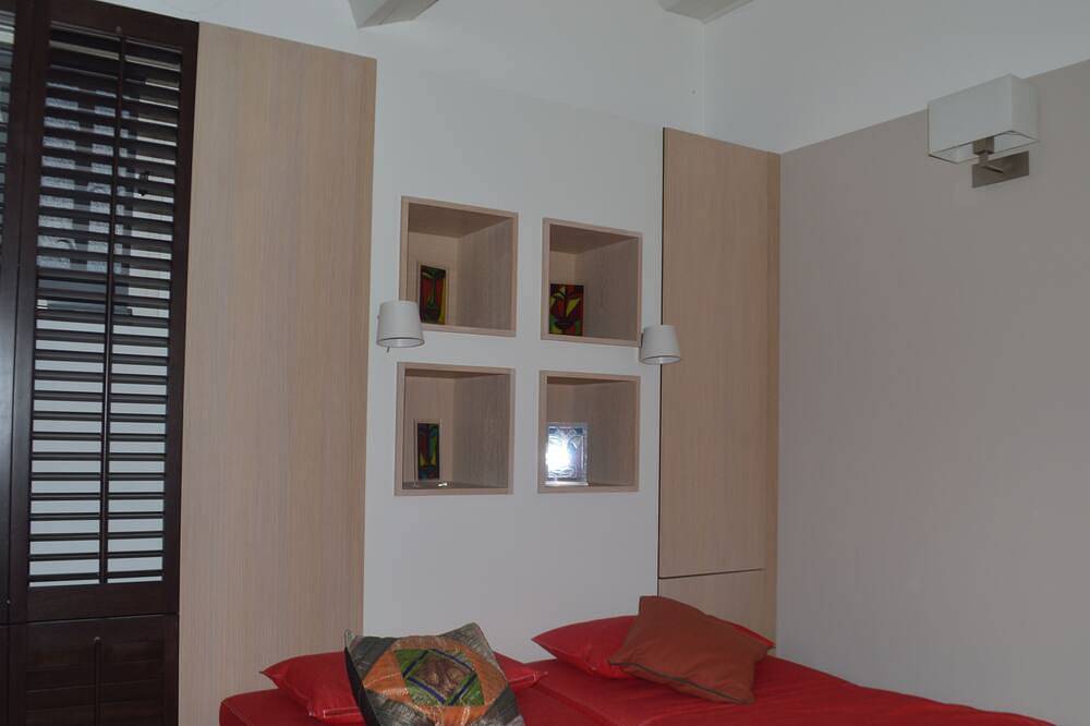 Schönes Haus mit Pool und Garten in Bagnols-sur-Cèze, Nimes und Umgebung