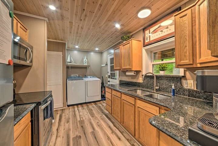 Cottage for 8 people, with balcony and hot tub in Kentucky Lake