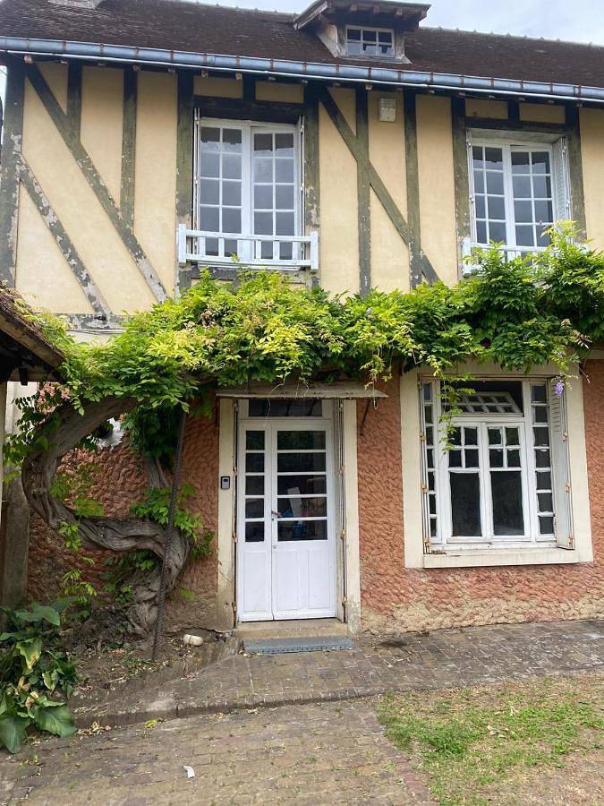 Gîte pour 9 personnes, avec terrasse dans Monceaux