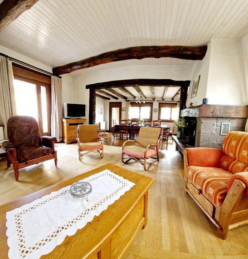 Five-Bedroom House in Laguiole, Parc naturel régional de l'Aubrac