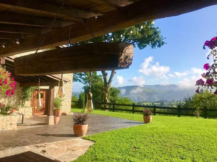 Apartamento para 12 personas, con balcón y jardín en Villacarriedo