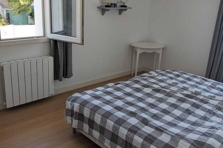 Family home in Loix, with a large, private, enclosed garden, a 2-minute bike ride from the village in Loix, Ile de Re