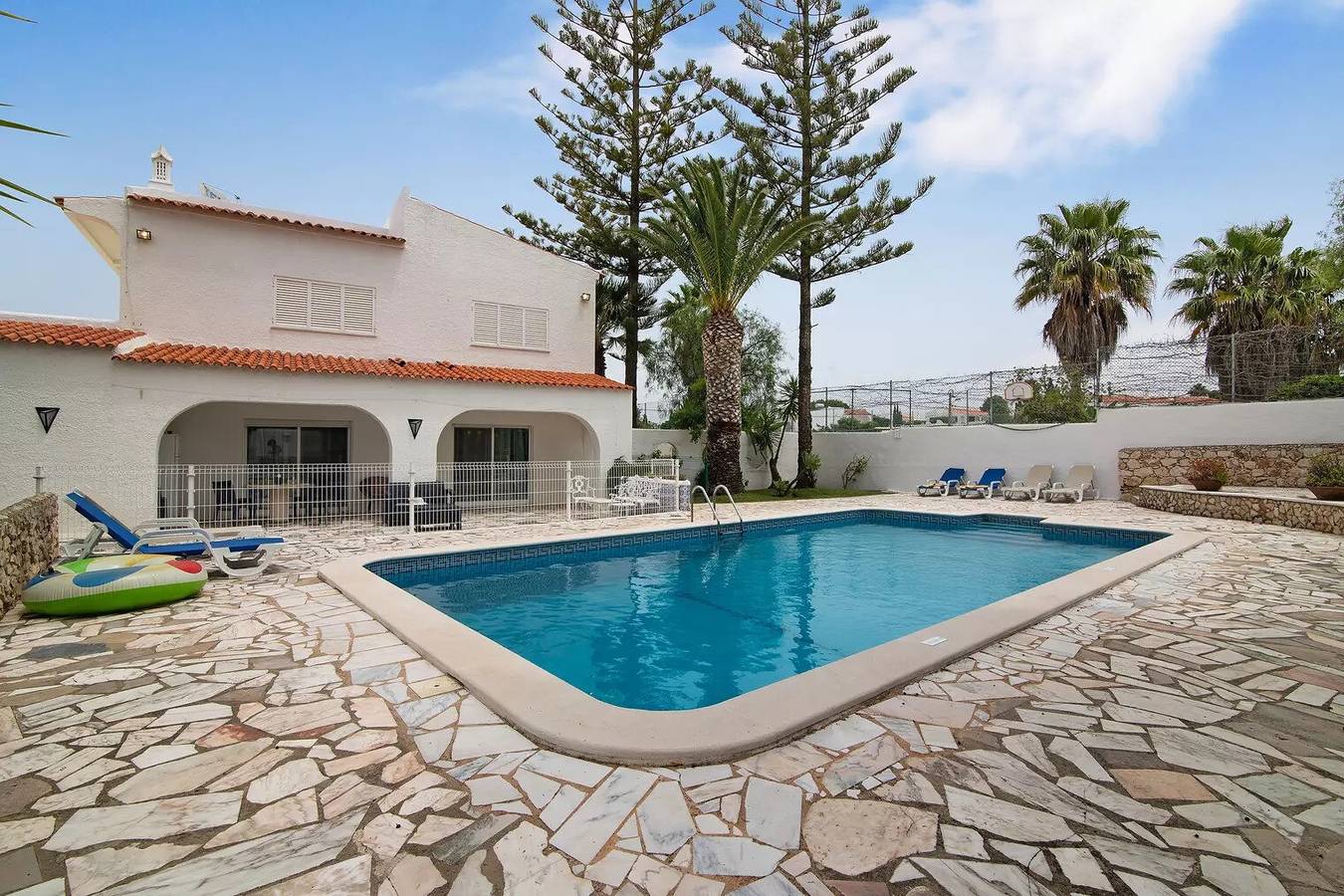 'Villa Carvoeiro' com vista para o mar, piscina e Wi-Fi in Carvoeiro, Lagoa