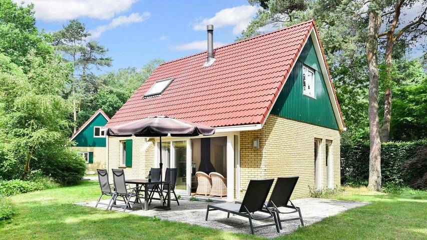 Ferienhaus für 4 Personen, mit Garten und Sauna sowie Pool