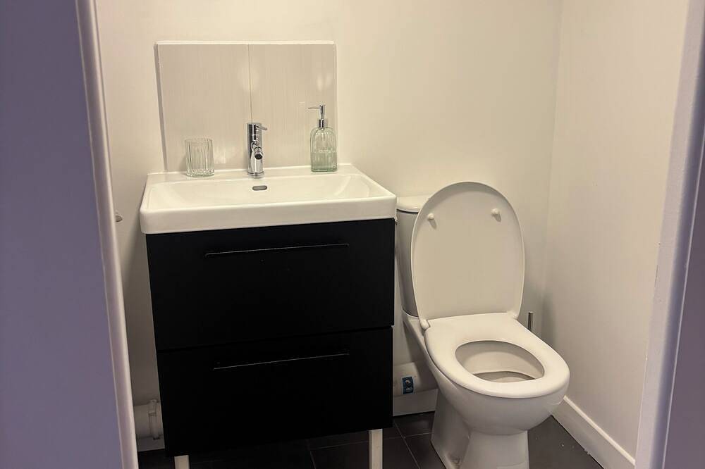 Entire apartment, Spacious F2 15mn from Paris in Noisy-le-Sec, Seine-Saint-Denis