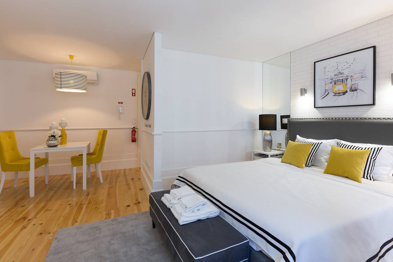 Entire studio, Loureiro Villas - B in Sé (Porto), Porto
