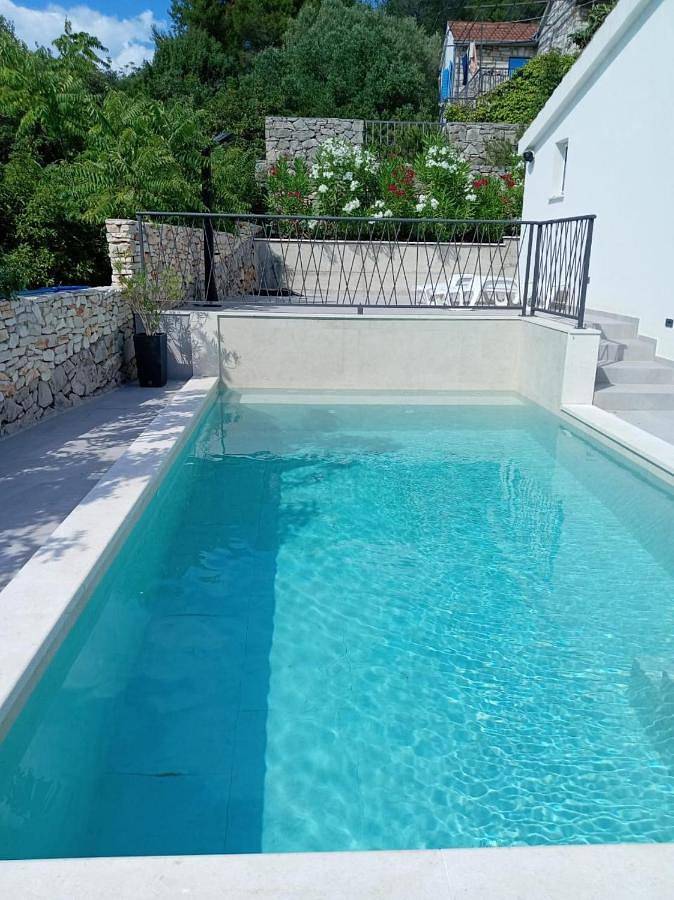 Villa Mala Smišna Poolside Paradise by the Sea in Maslinica, Šolta