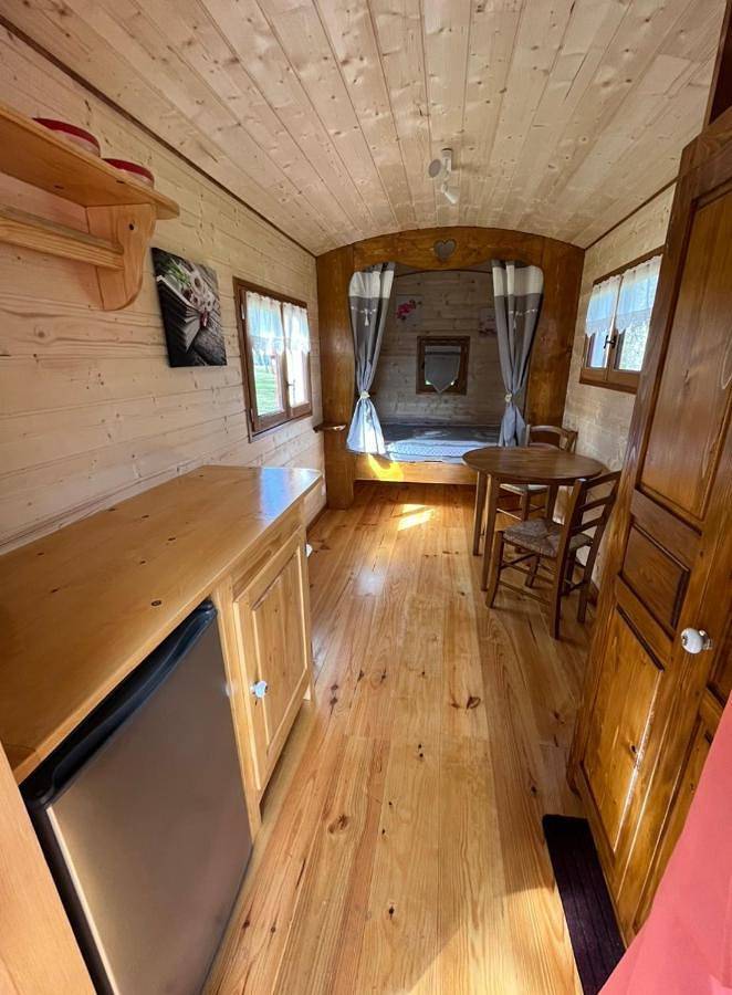 Parc de vacances pour 5 personnes, avec piscine et sauna ainsi que bassin pour enfant et terrasse, animaux acceptés à Saints-Geosmes - 4