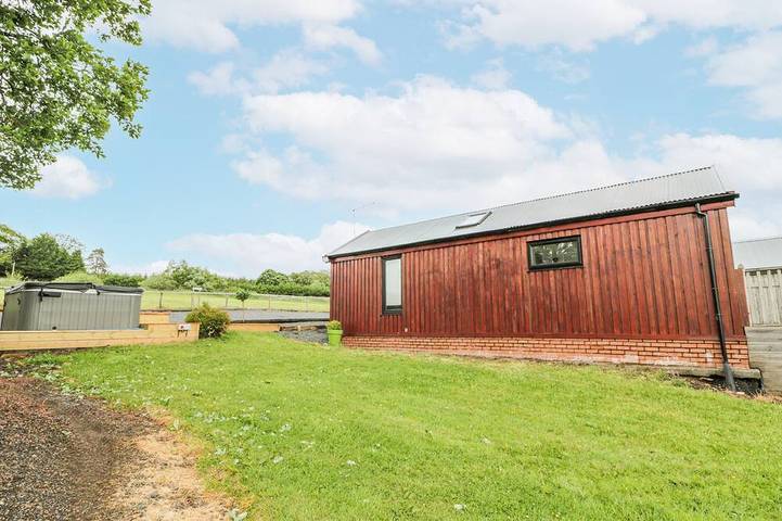 Glamping for 2 people, with garden and hot tub, with pets in Ayrshire