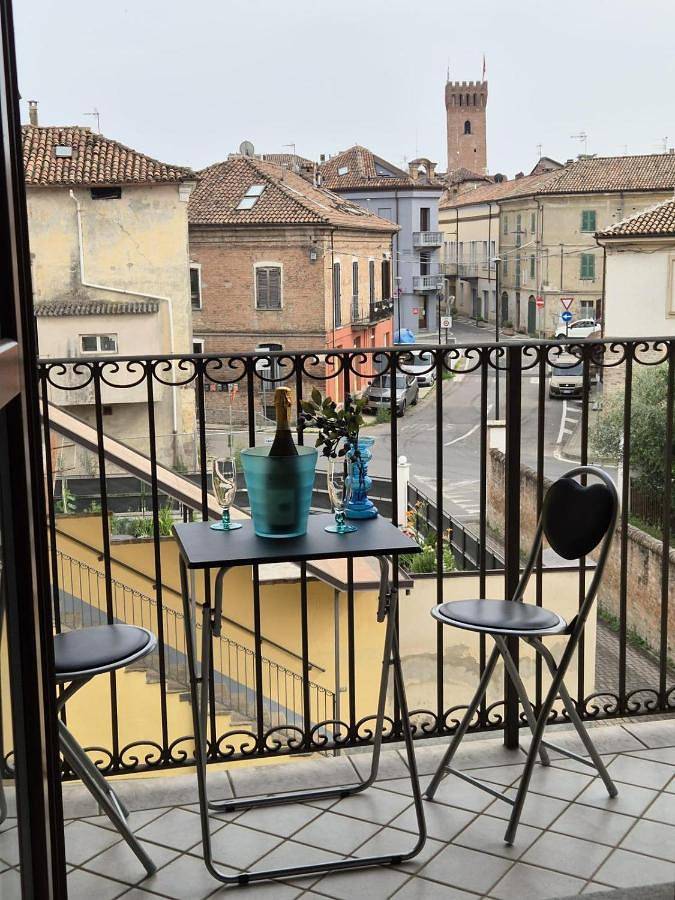 Gîte pour 2 personnes, avec vue et balcon à Nizza Monferrato