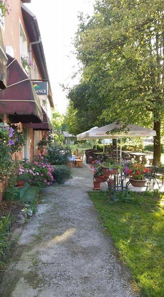 Hôtel pour 3 personnes, avec Terrasse ainsi que Jardin et Vue dans Brod na Kupi - 3