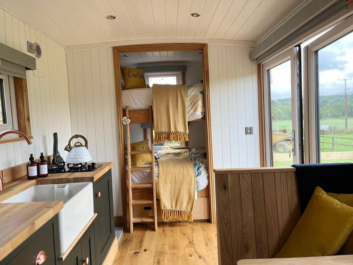 Cwtch Cader Shepherds Hut in Snowdonia