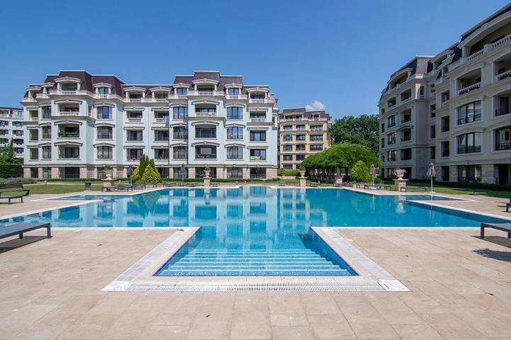 Ferienwohnung für 4 Personen, mit Pool und Terrasse sowie Ausblick in Varna