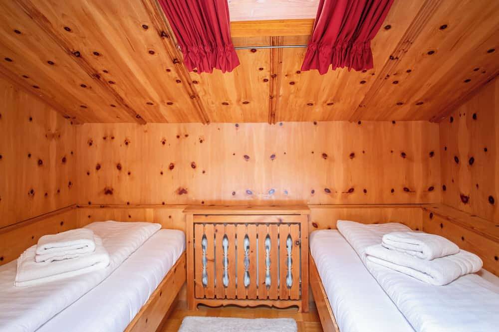 Ganze Wohnung, Hüttenzauber - Alm-Schlaf-Feeling - by Loewenherz in Mittenwald, Bayerische Alpen