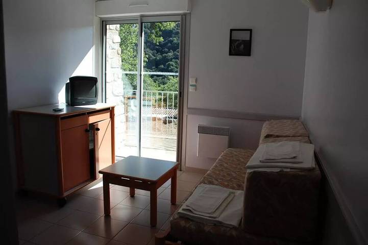 Gîte pour 4 personnes, avec terrasse et piscine dans Le Pont d'Arc - 4