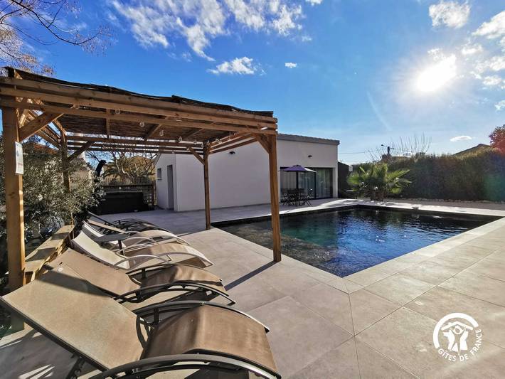 Gîte pour 2 personnes, avec Jacuzzi ainsi que Terrasse et Piscine dans l' Hérault