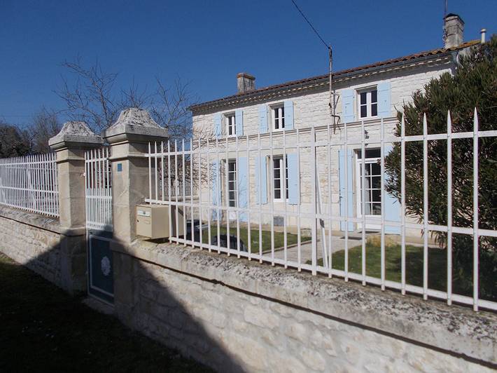 Gîte pour 4 personnes, avec terrasse et jardin à Crazannes