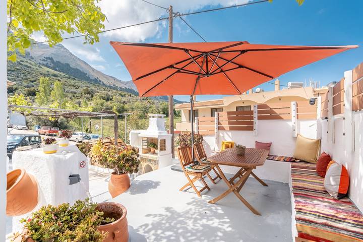 Villa for 3 people, with Hot tub and Yard in Rhodes