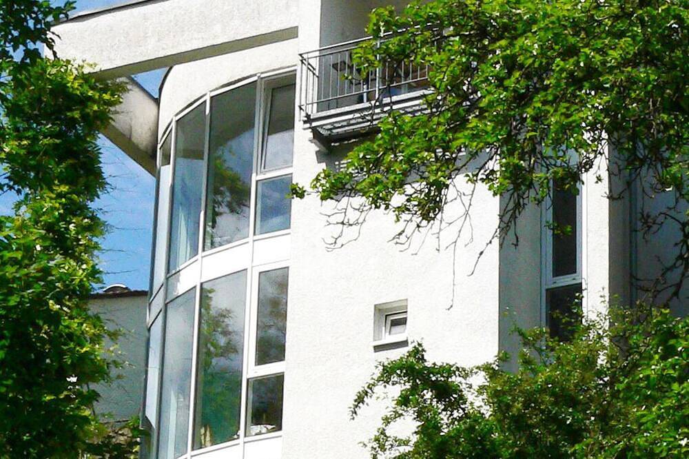 Ganze Wohnung, Ferienwohnung im Turm Bellevue mit 3 Schlafzimmern in Sachsenheim, Kraichgau