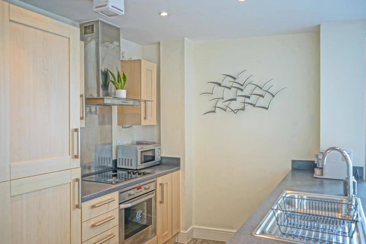 Entire apartment, Apartment with Lake View in Swansea, Swansea region
