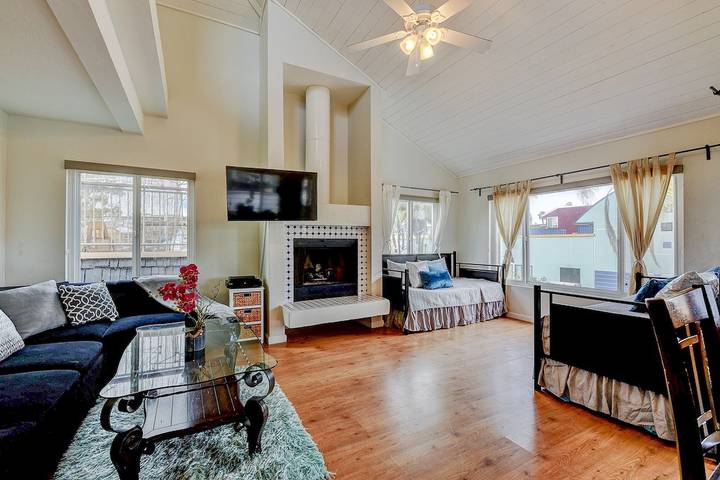 Vacation house for 25 people, with balcony in San Diego