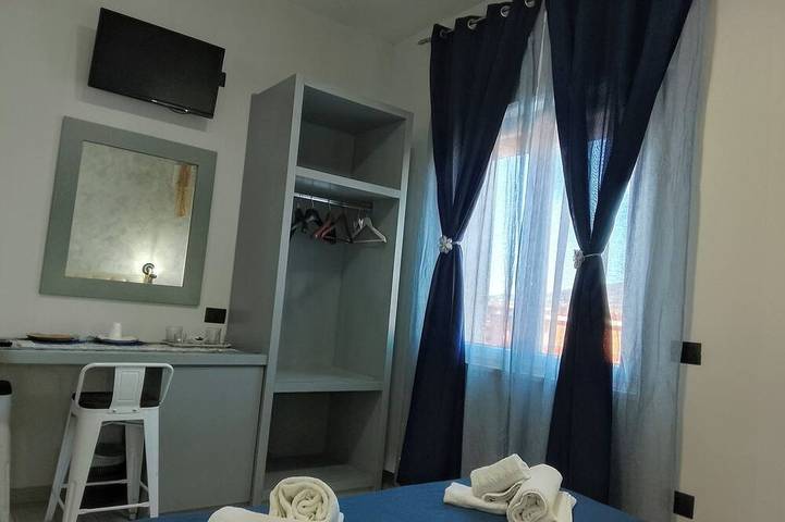18 Sqm double room with private bathroom, refrigerator, air conditioning Vesuvius view in Pompei, Vesuvio National Park