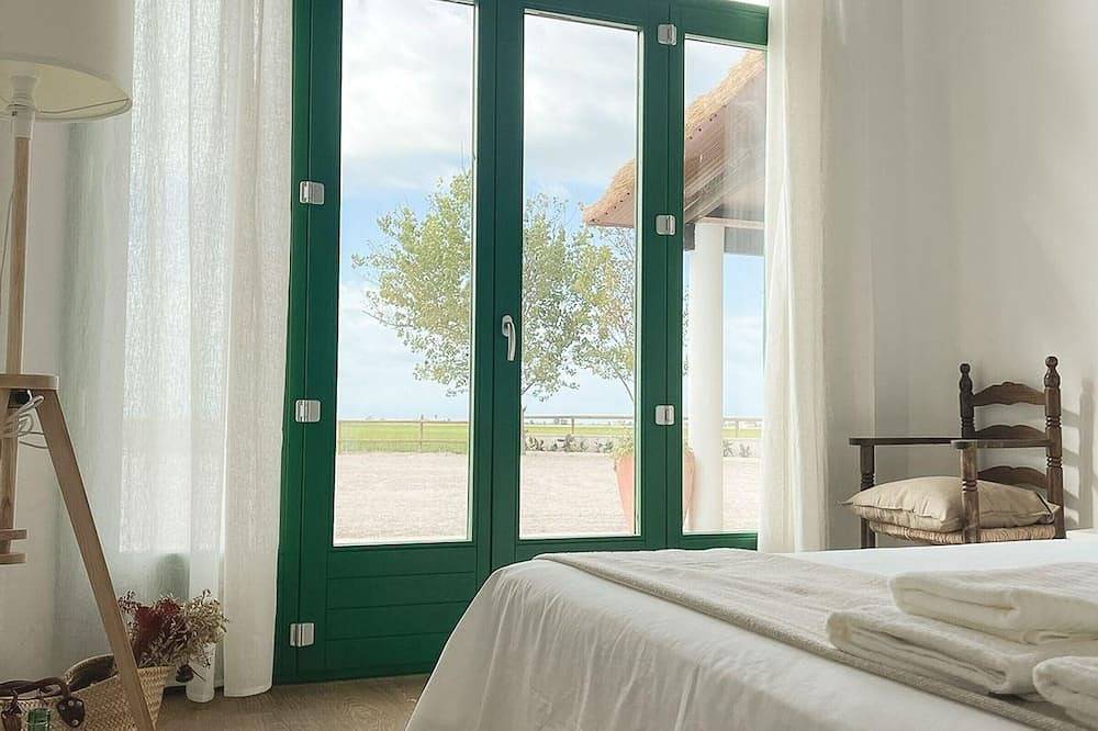 Casa rural de 170m² en Delta del Ebro con 4 habitaciones, Wifi, barbacoa y cerca de la playa. in Tierras del Ebro, Delta del Ebro
