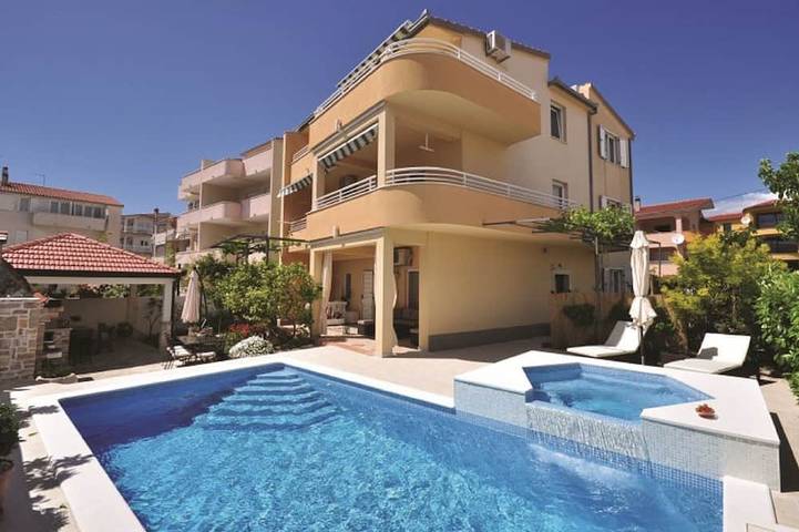Villa für 16 Personen, mit Garten und Whirlpool, mit Haustier - 1