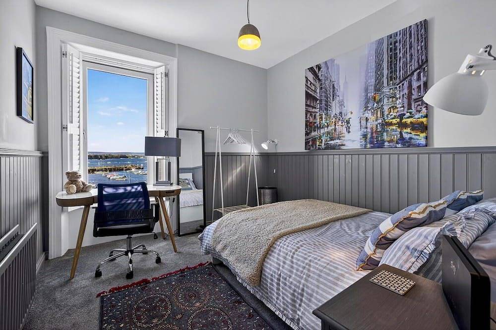 Modern Coastal Living at Old Slipway House – Walk to Beach & Harbour in Portrush, Grafschaft Antrim