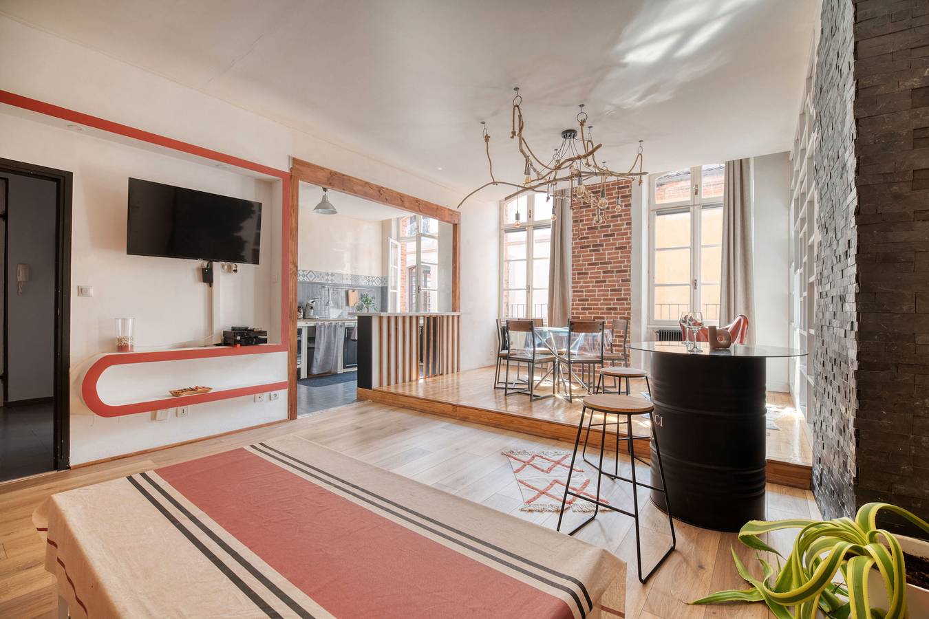 Entire apartment, Apartment 'L'Élite Montauban Calme Et Spacieux' with Private Terrace and Wi-Fi in Montauban, Tarn-et-Garonne