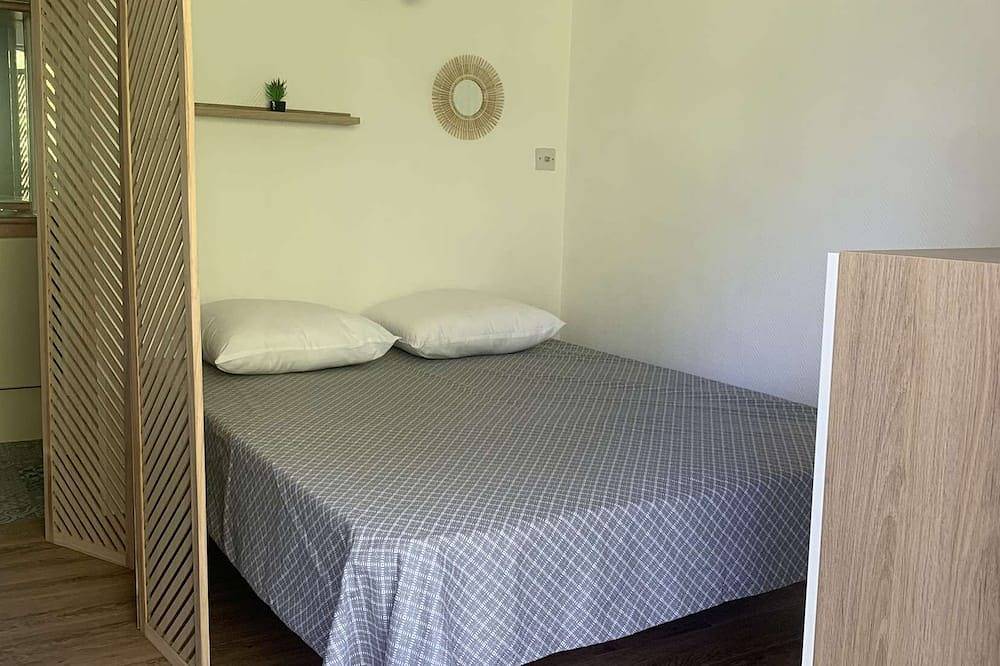 Entire apartment, Lovely Studio With Large Balcony And Private Parking Close To The Beach in La Rochelle, La Rochelle region
