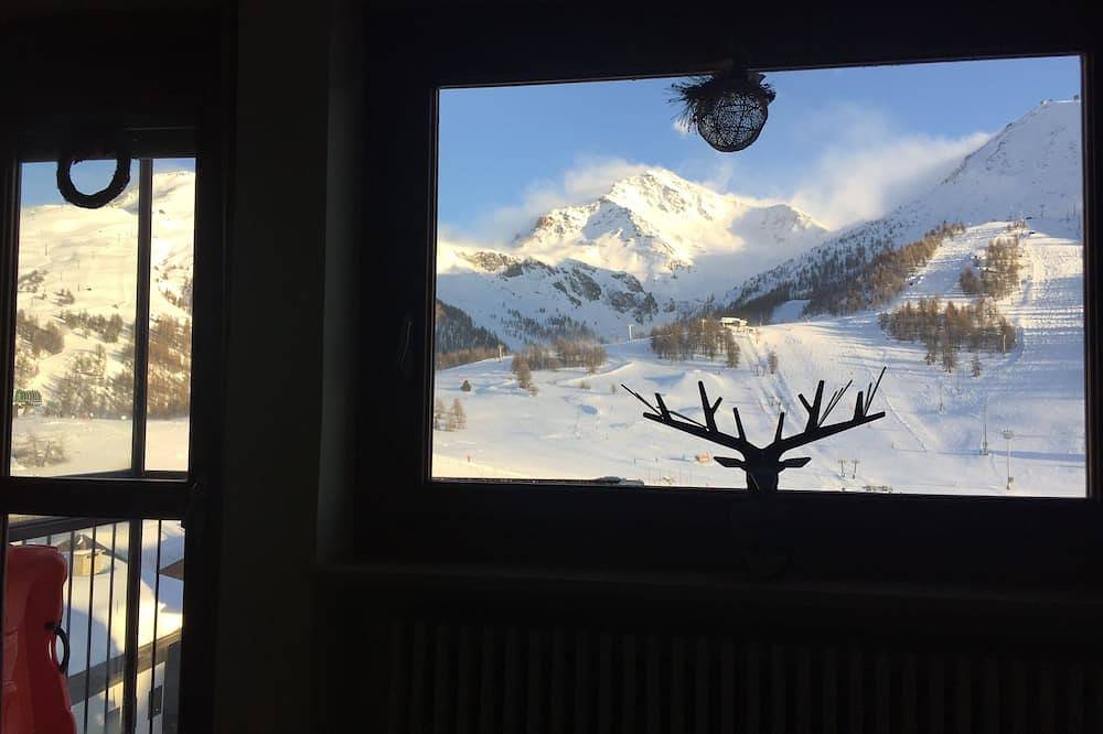 Entire apartment, Brand new apartment with amazing view and close to everything in Sestriere, Via Lattea
