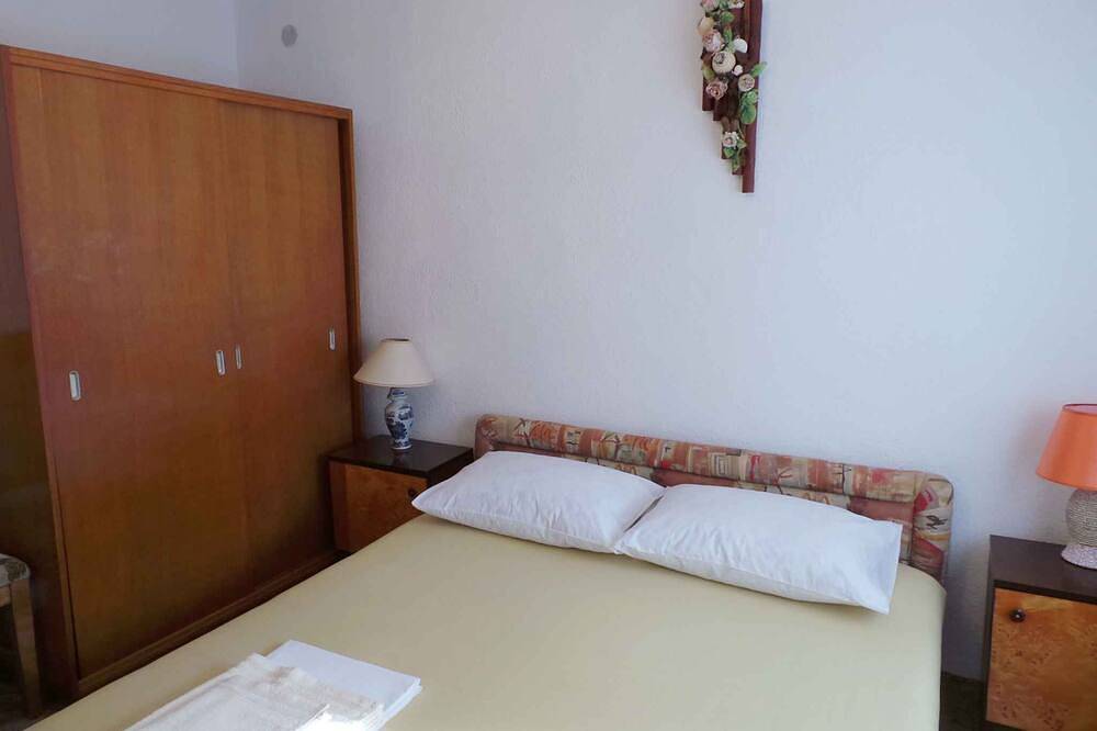 Ganze Wohnung, Ferienwohnung mit Internetzugang und Grill in Karlobag, Naturpark Velebit