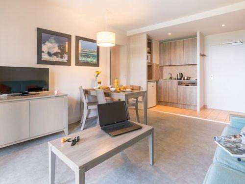 Appartement de vacances pour 4 personnes, avec piscine et jardin