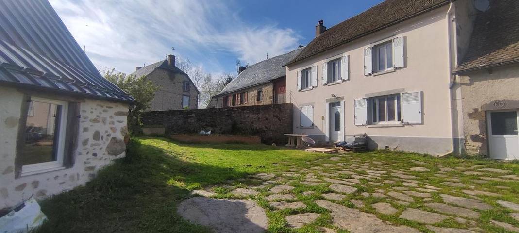 Maison de vacances pour 7 personnes, avec Terrasse ainsi que Jardin et Vue dans Neuvéglise-sur-Truyère