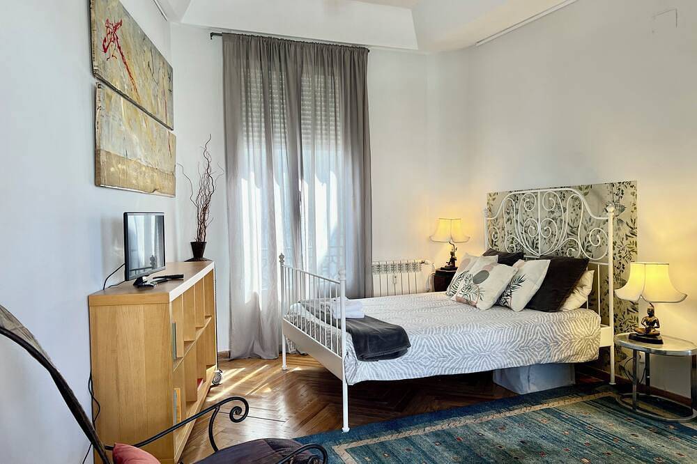 Entire apartment, Penthouse with terraces in Gran Via in Centro (Madrid), Madrid