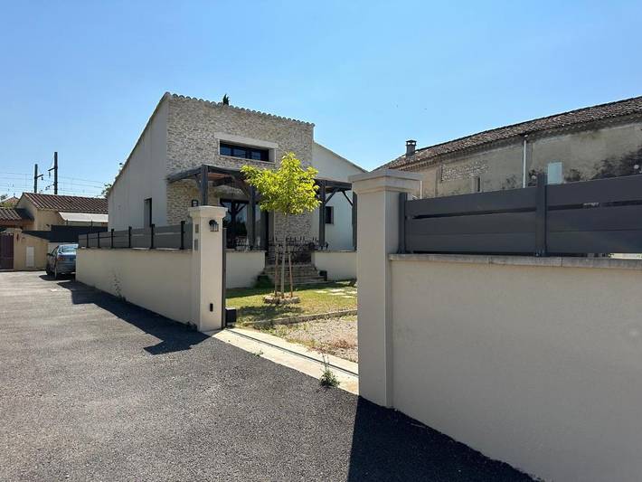 Villa pour 7 personnes, avec Terrasse ainsi que Jardin et Piscine à L'Isle-sur-la-Sorgue