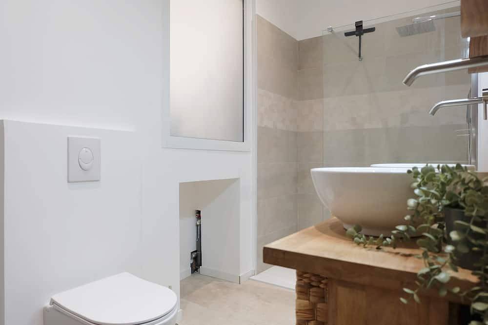 Entire apartment, Wisteria in Aigues-Vives, Nimes region